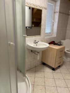 chata-u-reky-luznice-roudna-koupelna-0043-