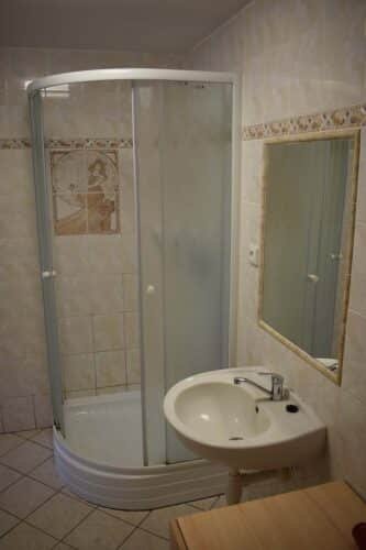 chata-u-reky-luznice-roudna-koupelna-8a3e-