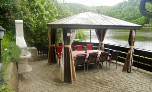 posezeni-na-horni-terase-s-krbem-5853-