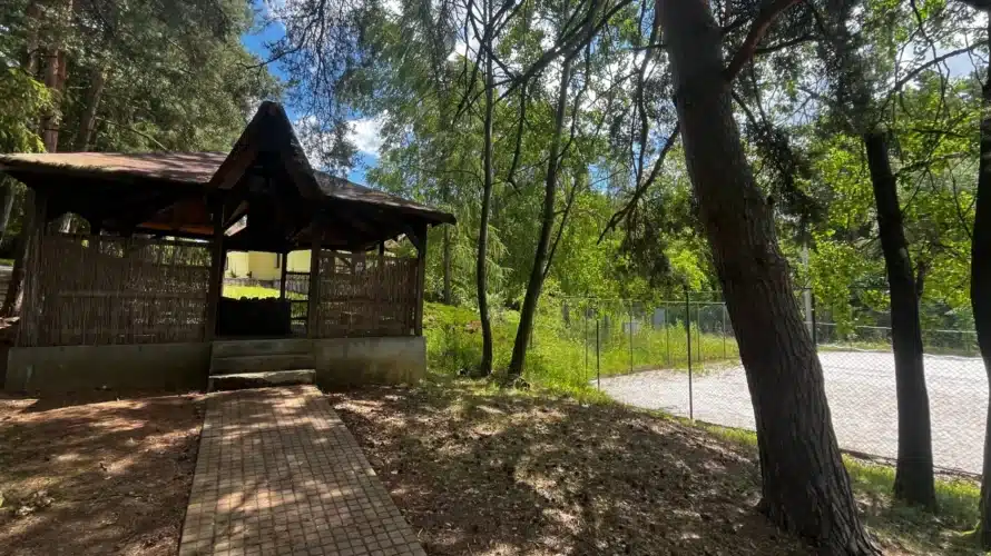 pergola-s-hristem-volejbal